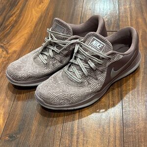 Nike Women's  Athletic Shoes size 10. Nike Flex Supreme TR6. Casual.